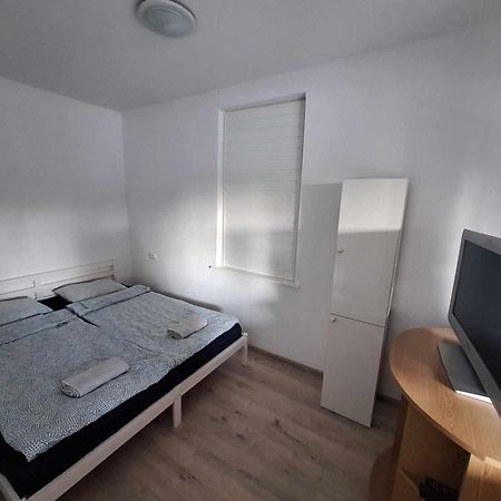 Sarga311 Ueduelohaz Szeged Villa Buitenkant foto