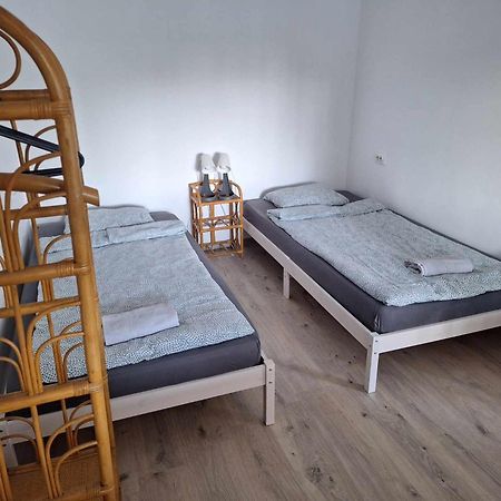 Sarga311 Ueduelohaz Szeged Villa Buitenkant foto
