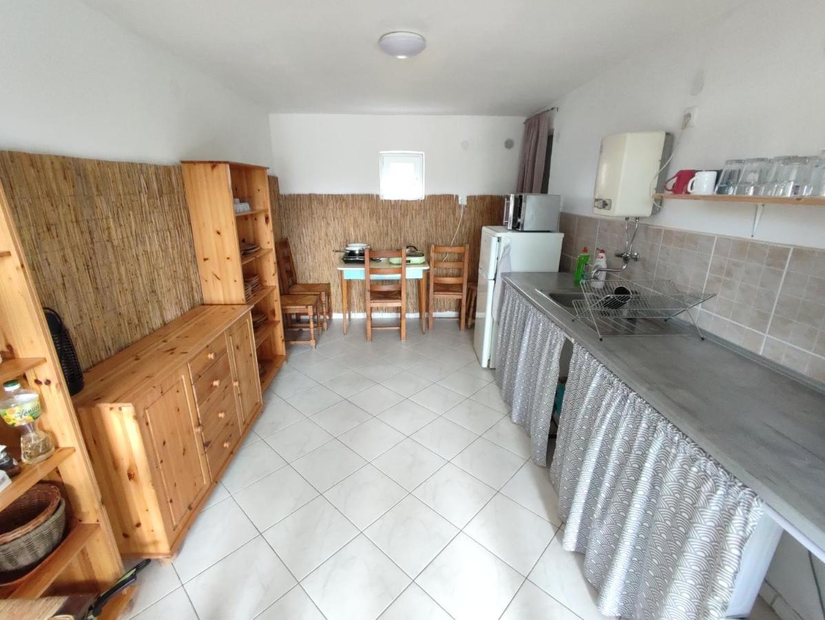 Sarga311 Ueduelohaz Szeged Villa Buitenkant foto