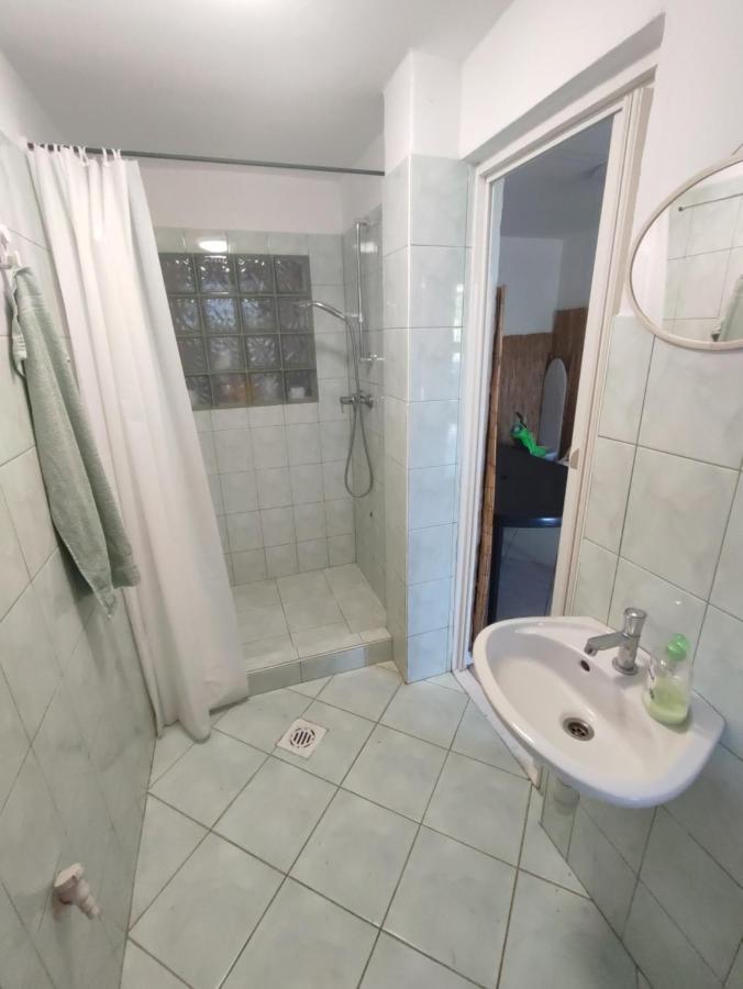 Sarga311 Ueduelohaz Szeged Villa Buitenkant foto