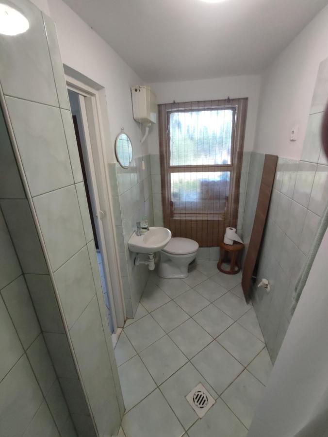 Sarga311 Ueduelohaz Szeged Villa Buitenkant foto