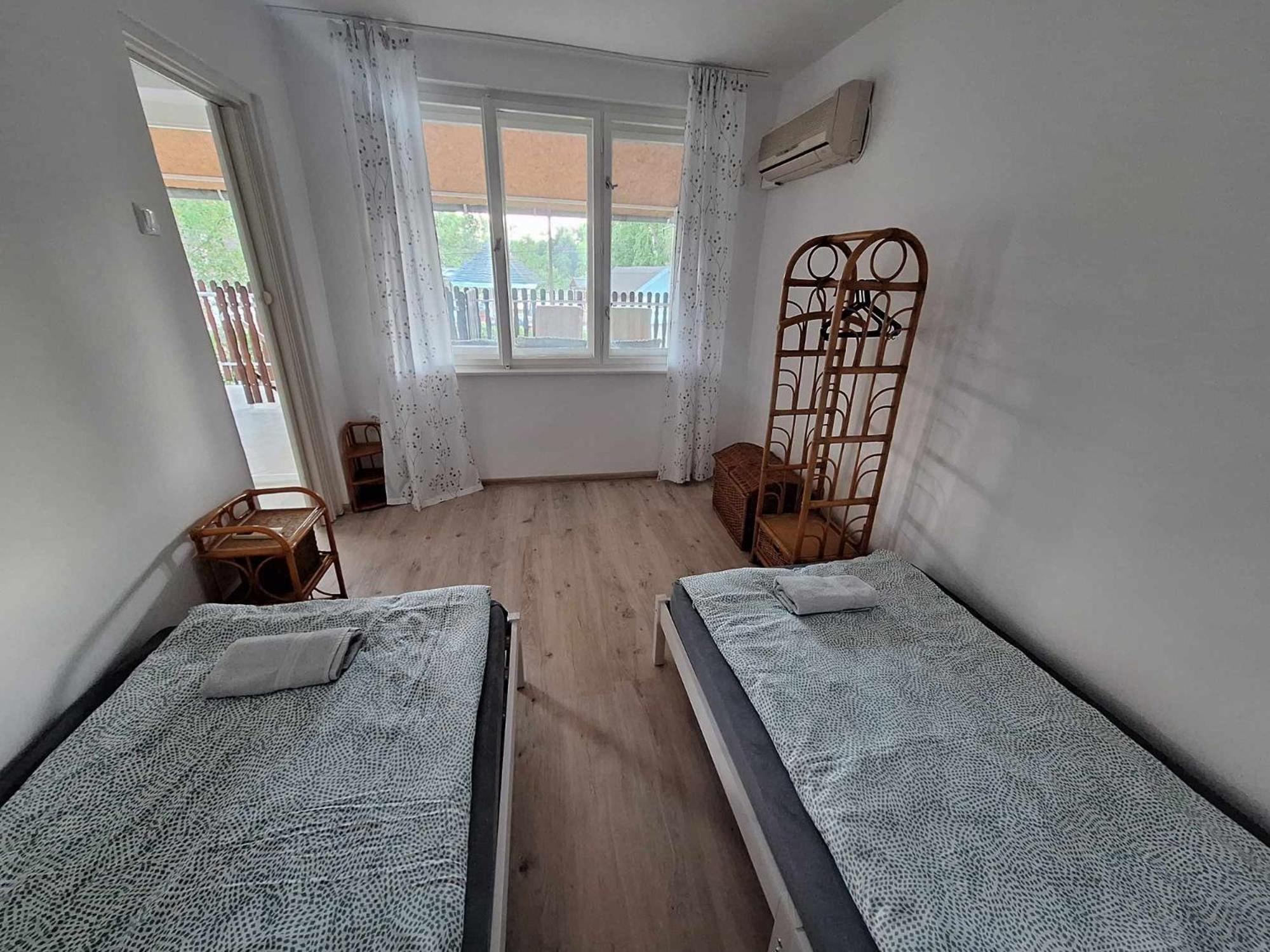 Sarga311 Ueduelohaz Szeged Villa Buitenkant foto