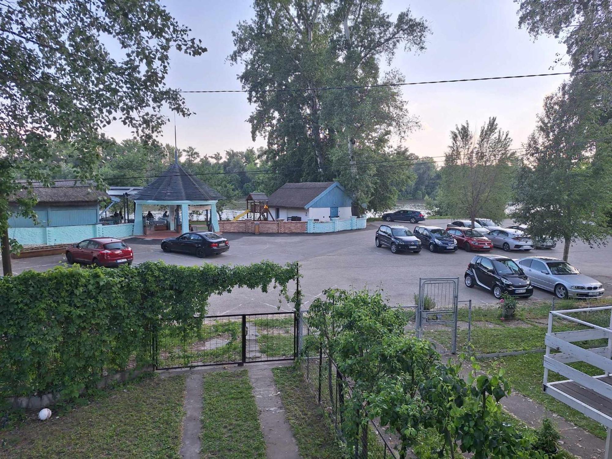 Sarga311 Ueduelohaz Szeged Villa Buitenkant foto